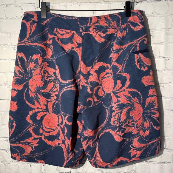 Patagonia size 34 blue with red print - Picture 2 of 9